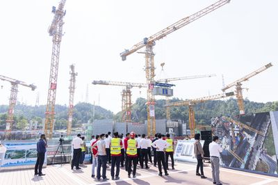 5栋百米高楼只需一年建成!全国首个混凝土模块化高层建筑在深完成首件模块吊装